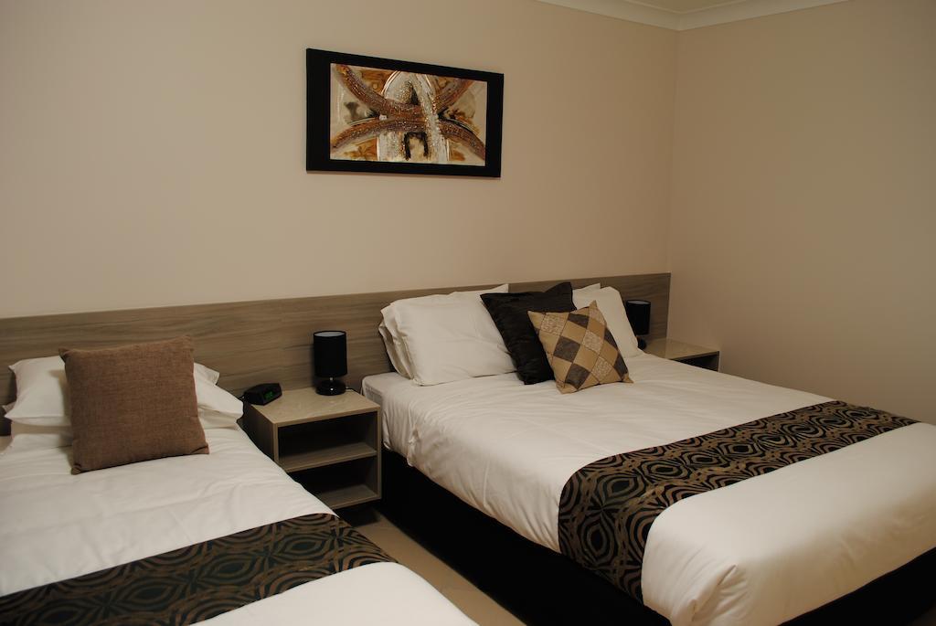David Motor Inn Rockhampton Room photo